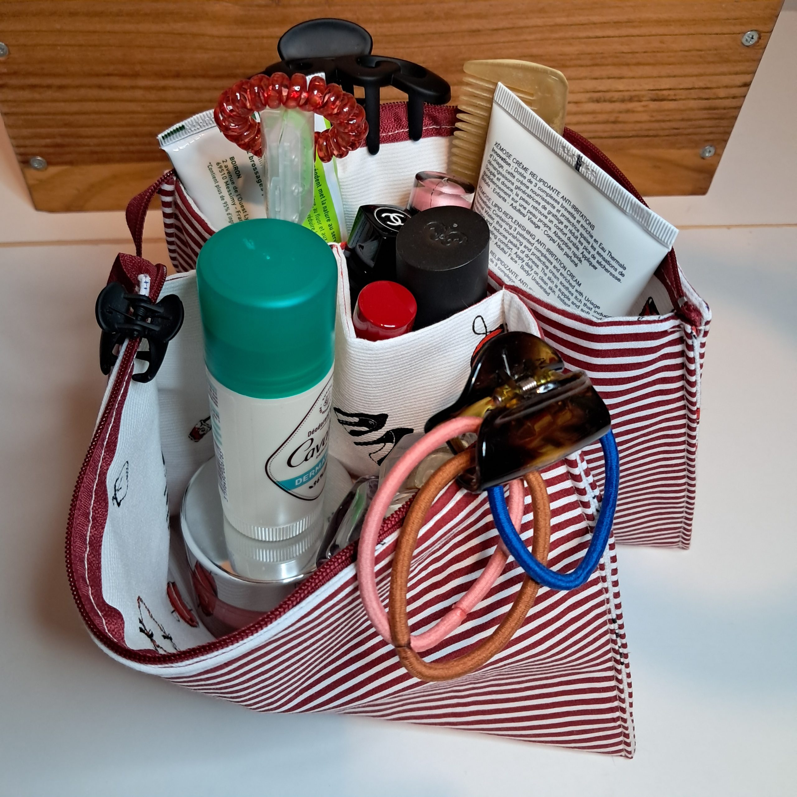 Trousse de toilette Rayée rouge – Image 2